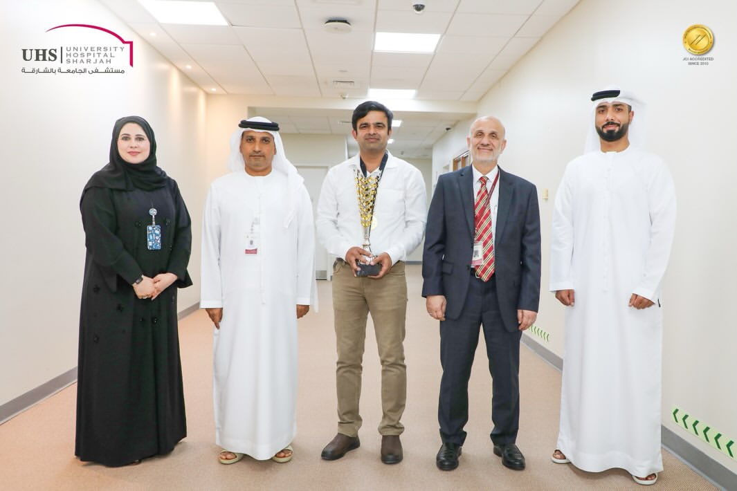 موظف من مستشفى الجامعة بالشارقة يحصد المركز الأول في بطولة مدينة خالد بن سلطان للشطرنج